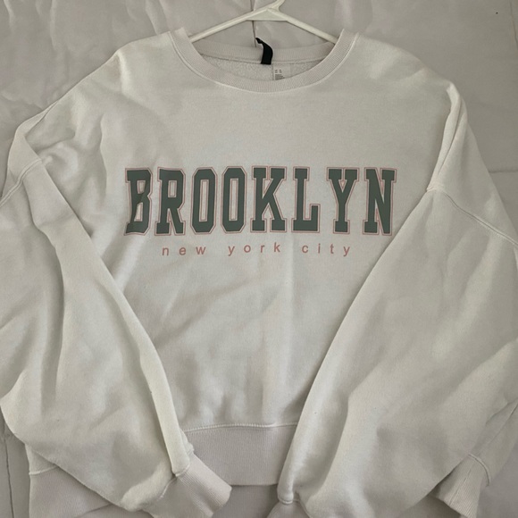 H&M Brooklyn NYC Sweatshirt - Picture 1 of 2